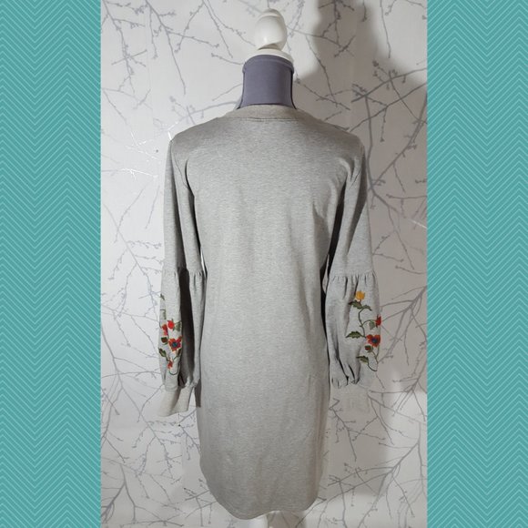 Solitaire Gray Floral Embroidered Crewneck Shift Dress - Picture 5 of 6